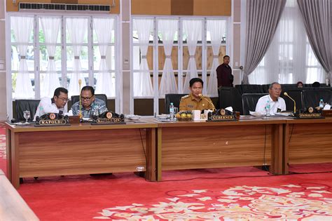 Pj Gubernur Sumut Naikkan Ump Hingga Minta Perusahaan