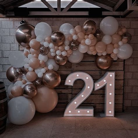 Bday decorarion💍 | Verjaardagsfeestje ideeën, Feestje versiering ideeën ...