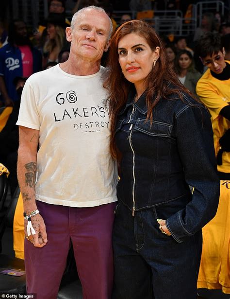 Red Hot Chili Peppers Flea And Wife Melody Ehsani Join Selma Blair To Watch The Lakers Lose 105