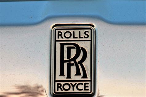 Rolls Royce Emblem On Car : Rolls Royce Emblem High Resolution Stock Photography and ... / Rolls ...