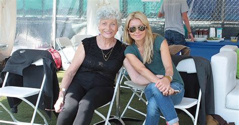 Kelly Ripa S Mother And Father Have A Close Relationship With The Star