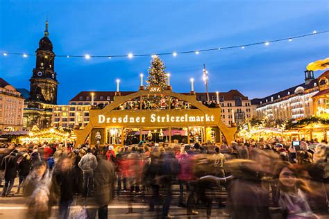 740+ Fotos, Bilder und lizenzfreie Bilder zu Weihnachtsmarkt Dresden ...