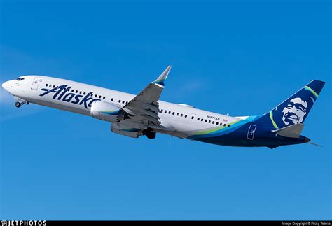 N977AK Boeing 737 9 MAX Alaska Airlines Ricky Teteris JetPhotos