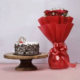 Classic Black Forest Cake Half Kgs With Red Roses Bunch