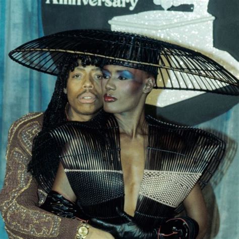 21 Of The Most Iconic Outrageous Grammy Looks Of All Time MEFeater