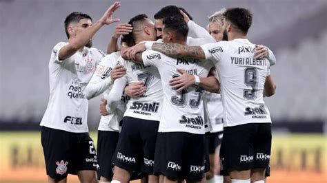 Corinthians domina o Vasco e vence mais uma no Brasileirão 2023