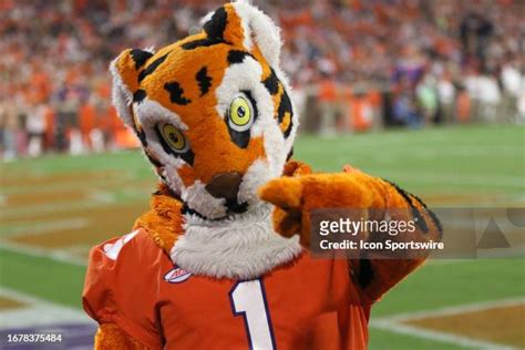 Clemson Mascot Photos And Premium High Res Pictures Getty Images