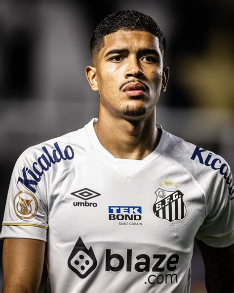 Meia atacante Lucas Barbosa é emprestado pelo Santos FC ao Coritiba