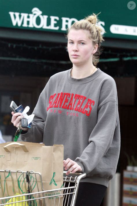 Photo Exclusif Ireland Baldwin à Los Angeles 21 mars 2020