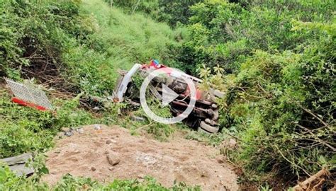 Fatal Accidente Conductor Pierde La Vida Al Caer En Un Barranco