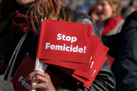 In Italia I Femminicidi Stanno Diminuendo Meno Degli Omicidi European