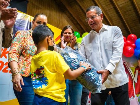 Menores Bajo Custodia Del Departamento De La Familia Reciben Material