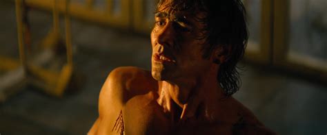 NAKED HUNK FIGHTING NINJAS ThisVid En español