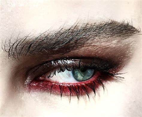 Vampire makeup inspo. – @the-draculas-daughter on Tumblr