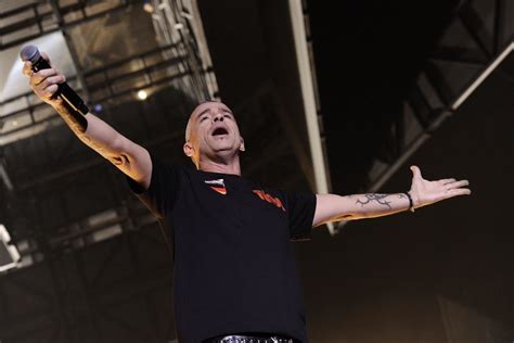 Eros Ramazzotti Torna In Concerto La Scaletta Del Tour Del