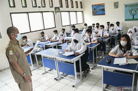 Pembelajaran Tatap Muka Dengan Kapasitas Persen Di Bekasi Antara News