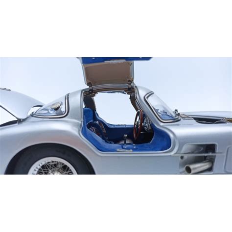 CMC 1 18 Mercedes Benz 300 SLR Uhlenhaut Coupé 1955 Blue interior