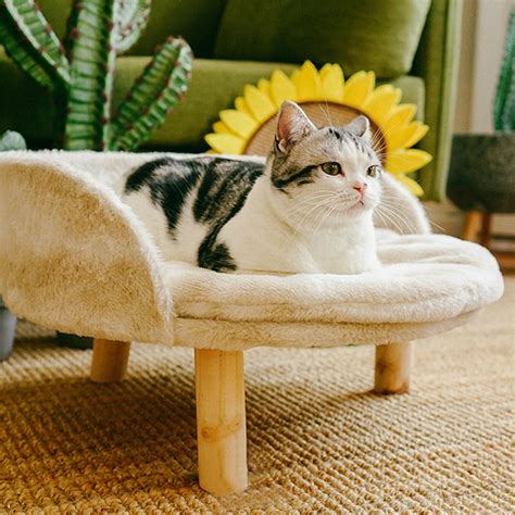 Plush Raised Cat Bed Apollobox