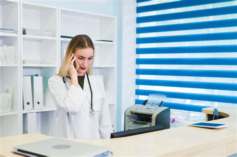 Salário de Recepcionista em Consultório Médico no Brasil 2025