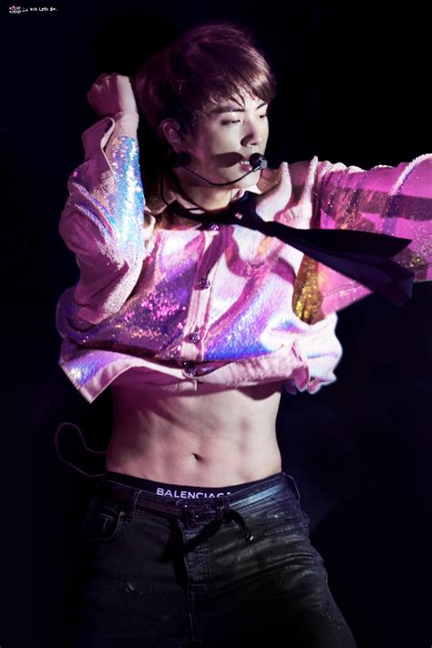 Jin Accidentally Flashed His Abs At BTS S Fukuoka Concert