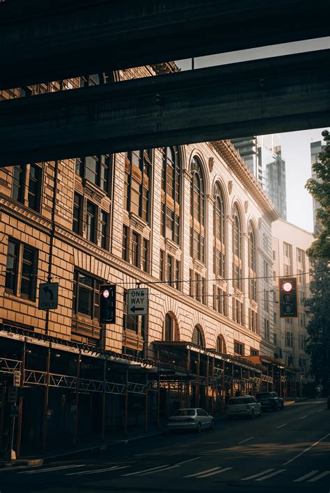 A street view of a city street with a building · Free Stock Photo