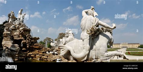 Fountain Figures Palace Statues Hi Res Stock Photography And Images Alamy