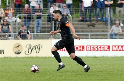 Fu Ball Oberliga Fc Holzhausen Feiert Geb Hrenden Saison Ausstand