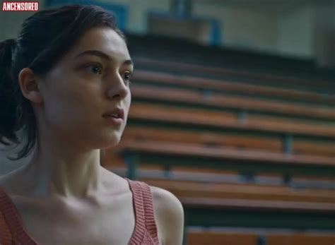 Naked Anamaria Vartolomei In Happening II