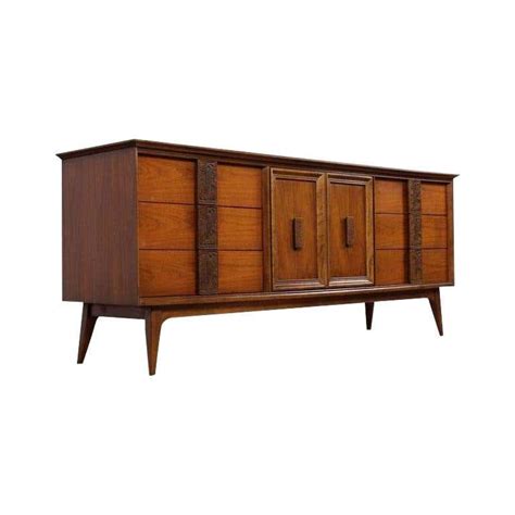 Classic Mid Century Modern 9 Drawere Dresser Sculptural Walnut By Bassett For Sale At 1stdibs