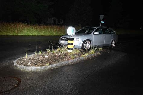 Unfall In Berneck Sg Betrunken In Verkehrsinsel Geprallt