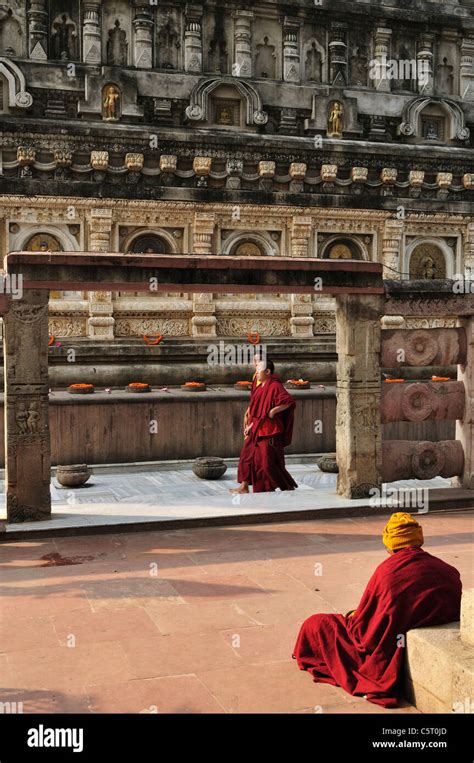 India Bihar Bodhgaya Buddhist Monk Praying At Mahabodhi Temple Stock