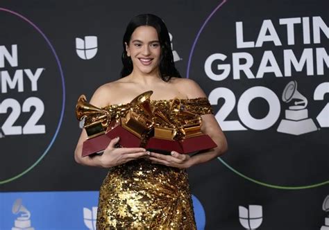 Rosalía En Los Latin Grammy 2022 Tres Impactantes Vestidos Y Cuatro