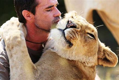 Special Bonds Between Humans And Wild Animals 25 Pics