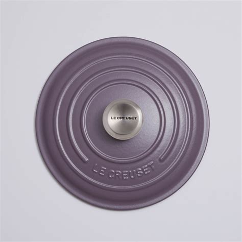 Cocotte Signature en fonte émaillée ronde 26 cm violet Ametist