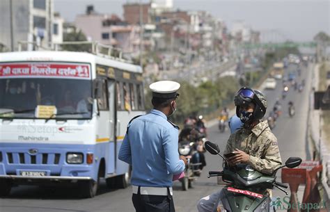 तीव्र गतिमा सवारी चलाउँदै हुनुहुन्छ कारबाहीमा परिएला तस्बिरहरू नवीनबाबु गुरूङ Setopati