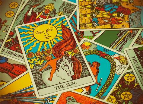 Historia de las cartas del tarot de juego de cartas a ritual místico