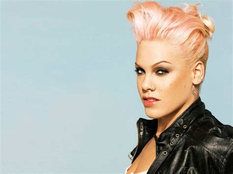 MONSTRUOS DE LAS REDES ATACAN SIN PIEDAD