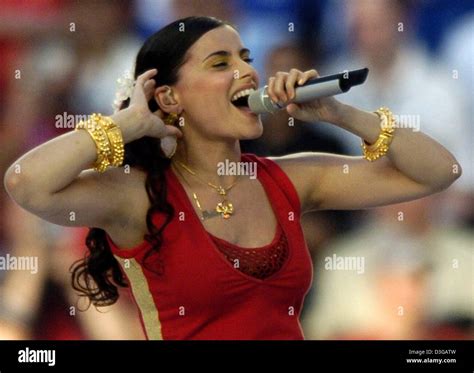 Dpa Nelly Furtado Canadian Singer Of Portuguese Descent Sings The