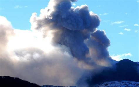 Impresionantes imágenes de la erupción del volcán Copahue Publimetro