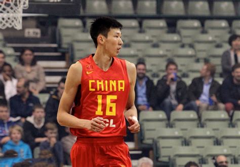 中国男篮中锋周琦宣布参加nba选秀 姚明寄语：祝福他央广网