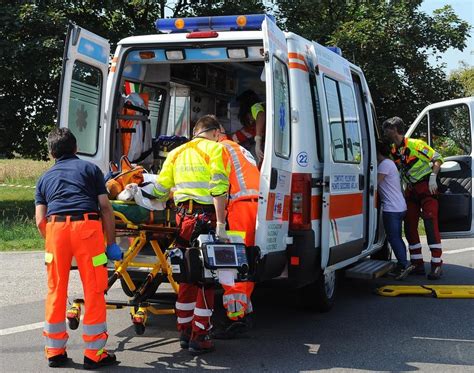 Muore Travolto Dal Trattore Ad Anzola Emilia Nel Podere Del Figlio