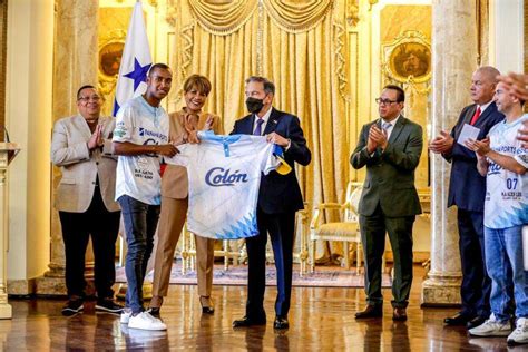 Cortizo recibió al equipo de Colón campeón del béisbol mayor 2023