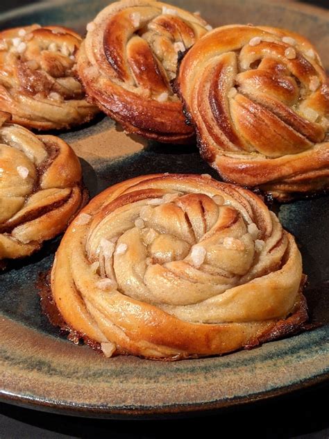 Kanelbullar au levain Brioches suédoises à la cannelle Le Pain de Papa