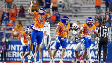 Boise State football jumps in AP Top 25 after win over UNLV | Idaho ...