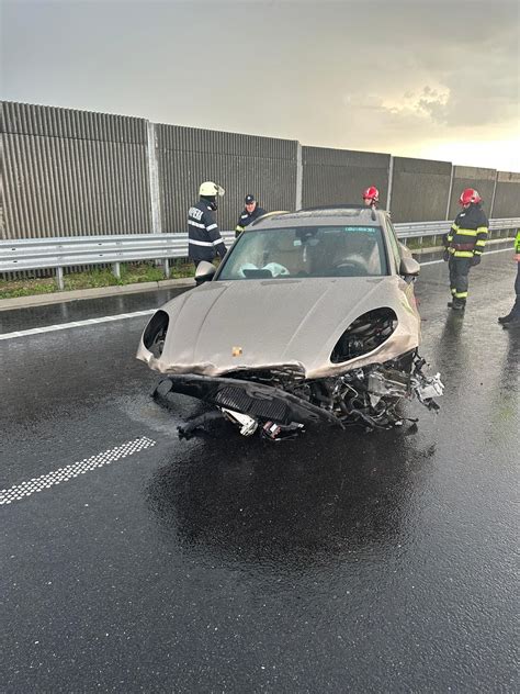 Foto Accident Pe Drumul Expres La Slatina Un T N R I A Distrus