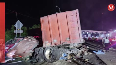 Tráiler choca contra caseta de La Venta en Autopista del Sol FOTOS