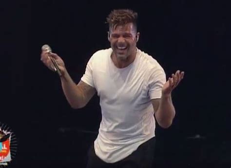 Ricky Martin Bailó Descalzo Transpiró En Villa María Y Levantó El Rating De La Tv