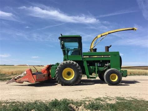 1993 John Deere 5830 Self Propelled 2WD Forage Harvester W 6 Row Kemper