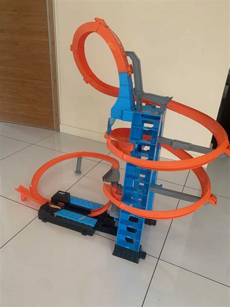 HOT WHEELS Garaż Tor Samochodowy wyścigowym WIEŻA PĘTLE Transporter Mogilany OLX pl