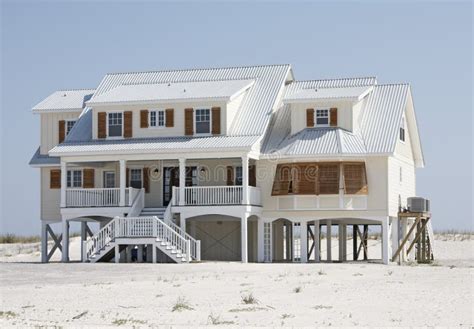 Beach House Behind a Sand Dune Stock Photo - Image of flora, oats: 1426068